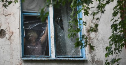ukrainskie-vojska-nanesli-udar-iz-himars-po-zhilomu-domu-v-hersone-3454892