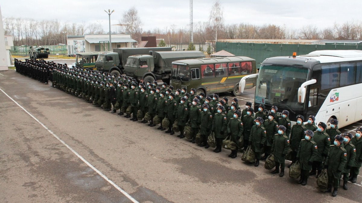 В Казани нарастает бунт мобилизованных: солдаты с матами выгнали из лагеря генерала