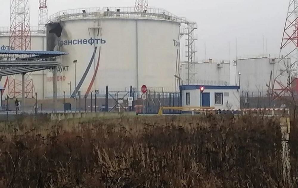 Ночью беспилотник атаковал нефтебазу в РФ в 200 км от границы Украины – россияне в недоумении, фото