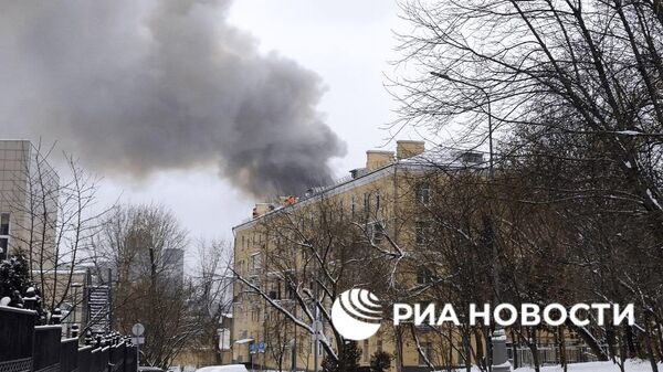 В Екатеринбурге ликвидировали открытое горение на мебельном складе