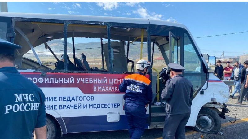 В Нижегородской области автобус съехал в кювет, пострадали восемь человек