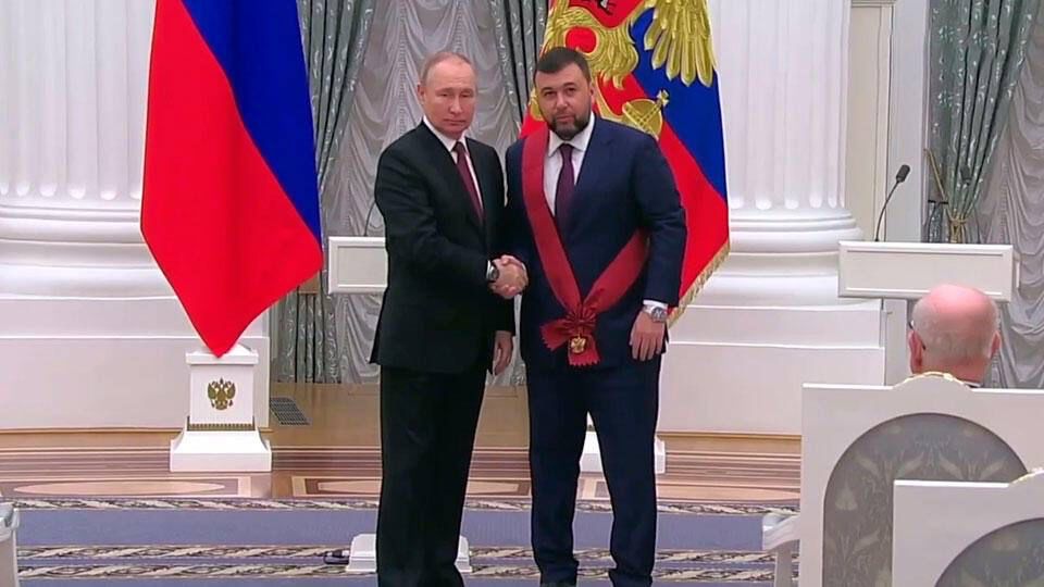 "Два президента. Две страны", - в Сети сравнили показательные фото Зеленского и Путина