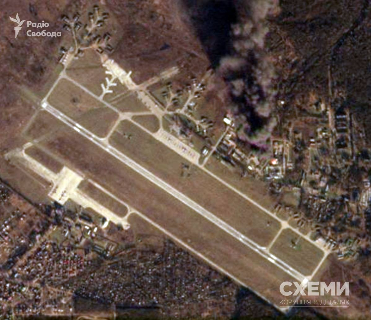 ​В непосредственной близости от Су-30: опубликованы спутниковые фото пожара с авиабазы в Курске