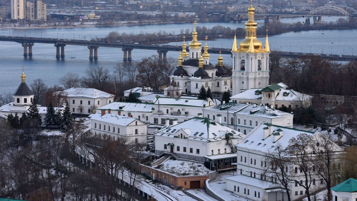 Зеленский намекнул на лишение УПЦ права пользования Киево-Печерской лаврой