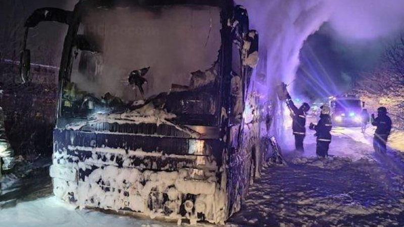 На юге Москвы загорелся автобус