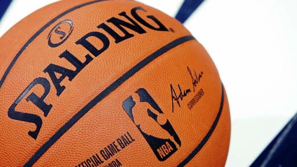 СМИ: экс-игрока НБА задержали после попытки нападения со швейной иглой
