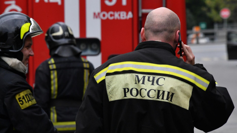 В Москве локализовали пожар на складе
