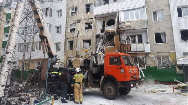 В Нижневартовске снесут обрушенный из-за взрыва газа дом