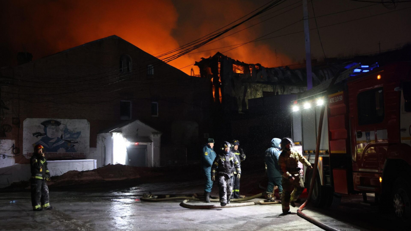 В торговом центре в городе Снежинск Челябинской области вспыхнул пожар