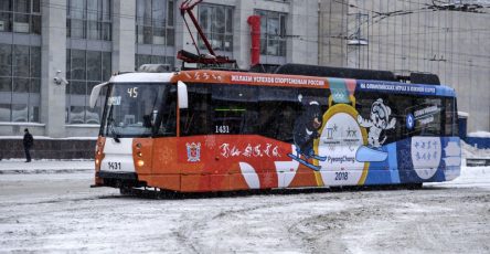 v-peterburge-soshel-s-relsov-tramvaj-f9143c5