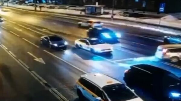 В Саратове в ДТП с грузовиком погиб водитель такси и пострадала пассажирка 