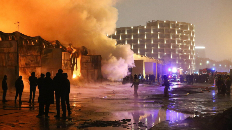 В вестибюле станции метро "Каширская" в Москве вспыхнул пожар