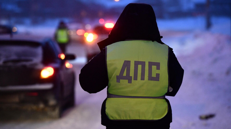 Во Владивостоке водитель иномарки открыл стрельбу по микроавтобусу
