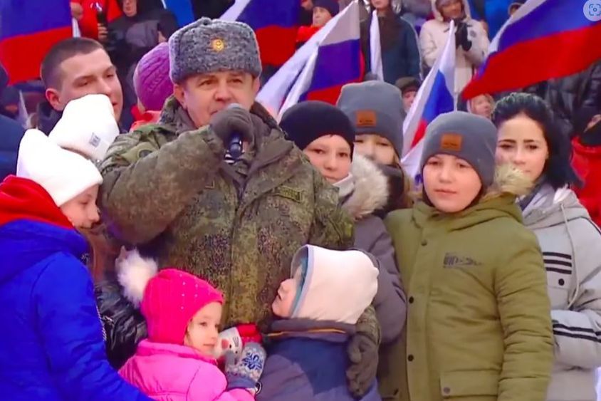 ​На "Путинге" 15-летнюю украинку, чью маму в Мариуполе убила армия РФ, заставили благодарить оккупантов