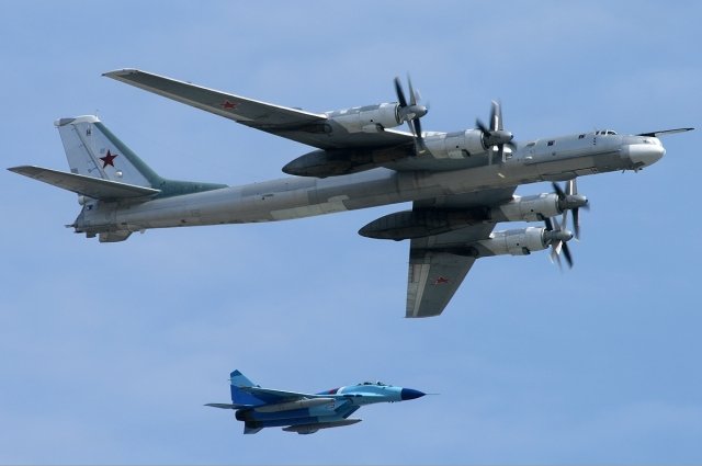 dva-tu-95ms-proveli-patrulirovanie-nad-chukotskim-i-ohotskim-morjami-3dd6d44