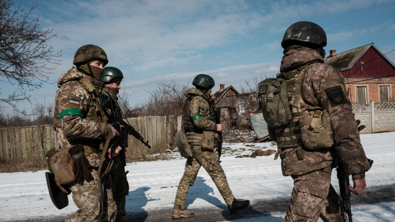 В Херсоне украинский военный за рулем пикапа задавил женщину