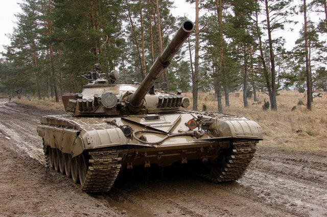 vlasti-polshi-otdali-kievskomu-rezhimu-250-tankov-t-72-7c275a0
