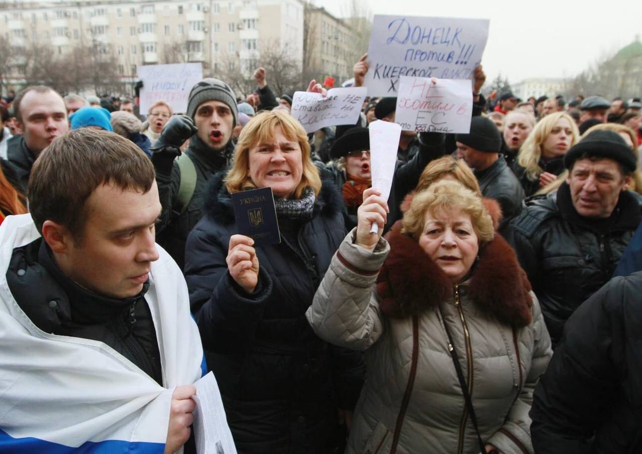 "Россия помогла. Теперь-то хорошо стало", – Казанский показал антиукраинский митинг в Донецке 2014 года
