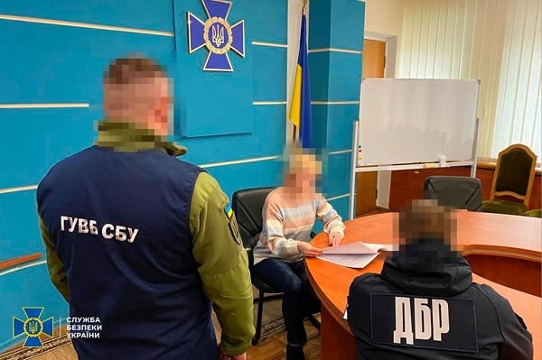 В Ровно СБУ задержали предательницу, оправдывающую вторжение РФ в Украину 