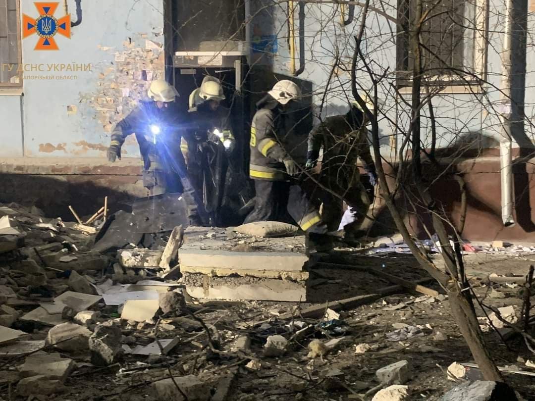​Удар РФ по 5-этажке в Запорожье: число жертв выросло до 13, среди погибших младенец