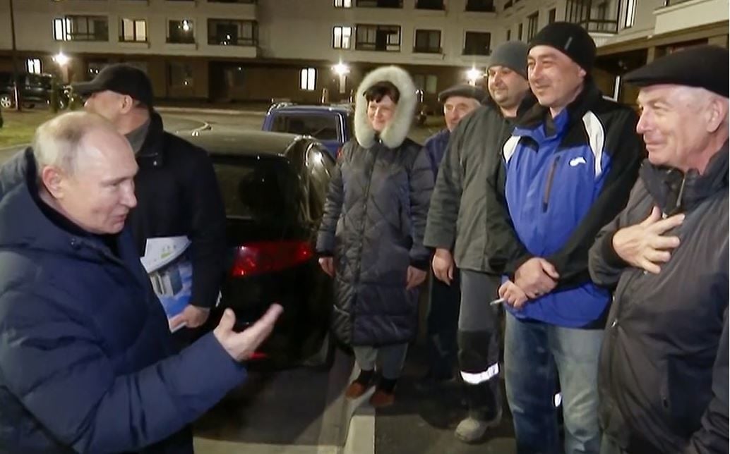 Идентифицированы жители Мариуполя, появившиеся на видео с Путиным