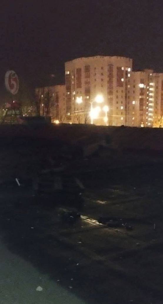 Взрыв в Белгороде: в центре города появилась 20-метровая воронка, авто забросило на крышу магазина