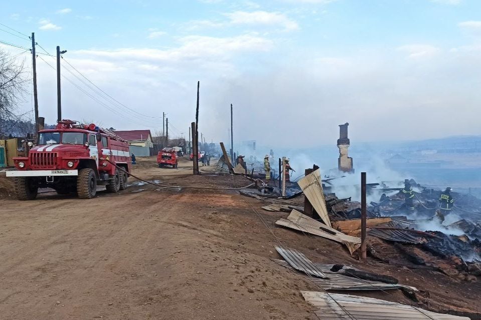 ​Россия пылает: на Забайкалье огонь уничтожает село, всех жителей эвакуируют