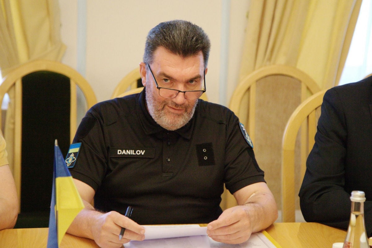 ​Украину хотят посадить за стол переговоров с РФ: Данилов дал свой ответ