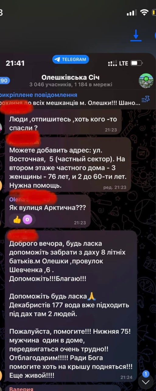 ​Люди с детьми на крышах домов: СМИ рассказали о городе, находящемся в зоне подтопления, – кадры