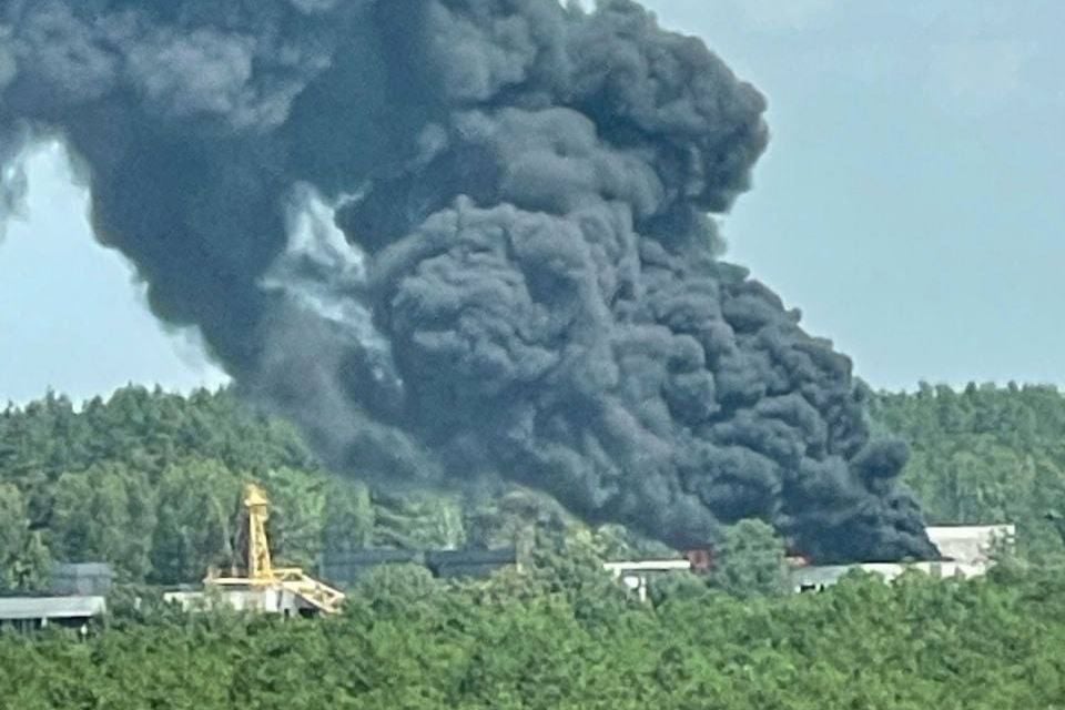 Брянск в черном дыму из-за горящего госпиталя для оккупантов, росСМИ пишут о "диверсии"