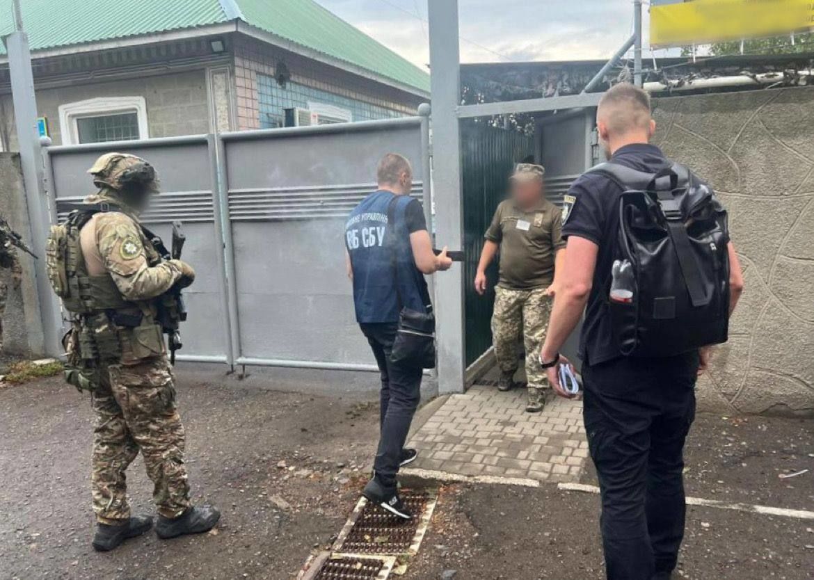 Коррупция в ТЦК: в Украине прошли обыски в военкоматах 11 областей - сколько стоит "откосить"