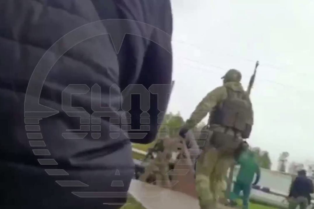 ​"Гражданская война" в РФ: вооруженные люди на вертолетах захватили нефтяную компанию под Иркутском