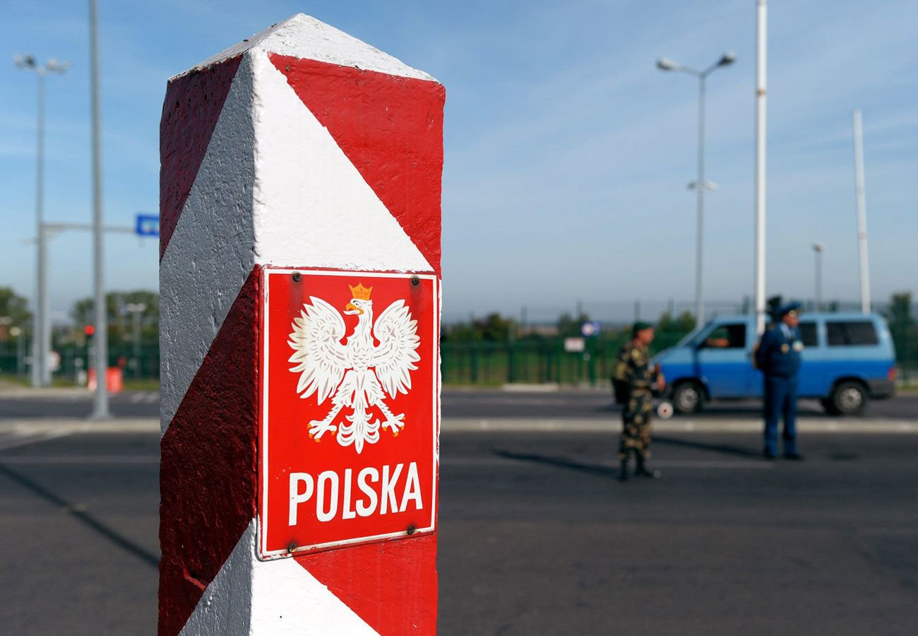 Экстрадиции "уклонистов" пока не будет: кого власти Польши могут "попросить" покинуть страну 