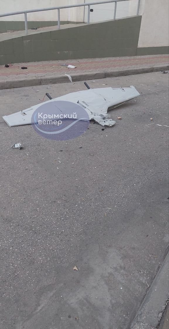 ​На дроне, атаковавшем военные объекты в Евпатории, нашли две интересные благодарственные надписи – кадры