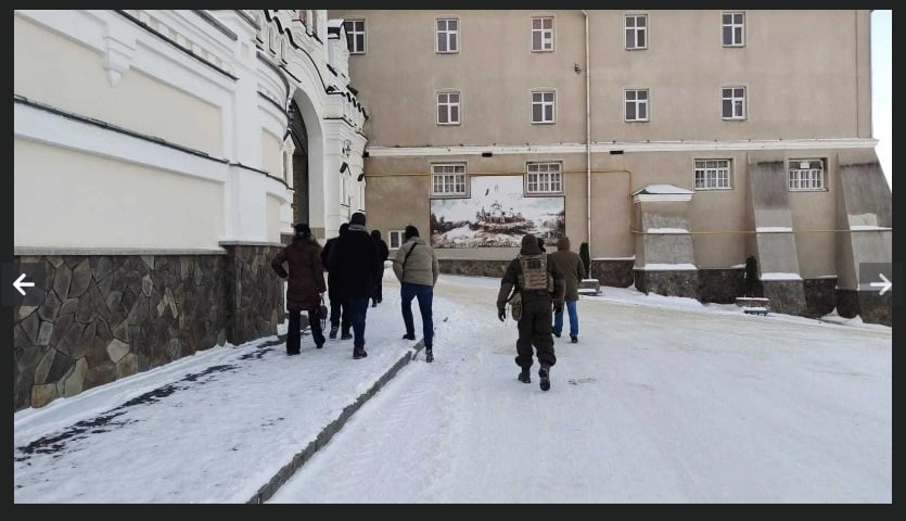 СБУ наведалась в "гости" к московским попам в Почаевскую лавру: в рассаднике УПЦ МП проходит обыск