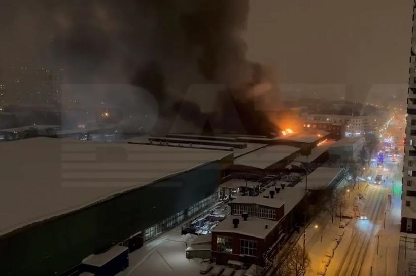 В Москве загорелся специализированный автомобильный завод