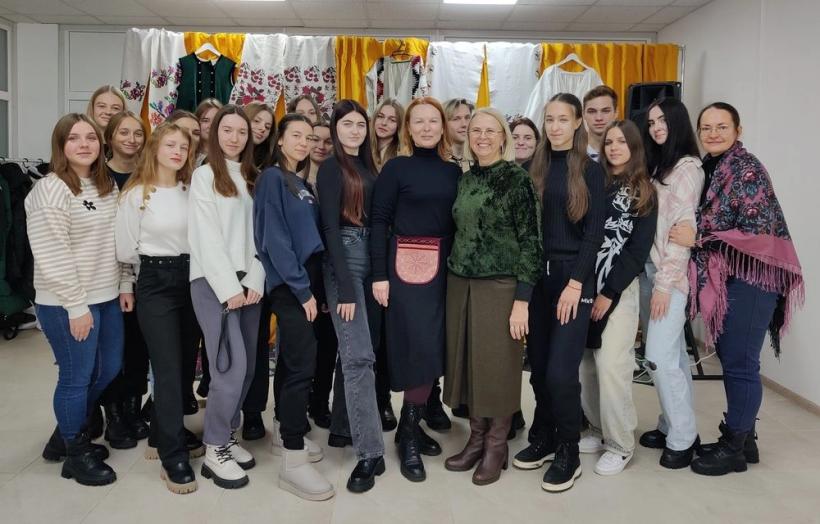 Поющие мастерские для молодежи, студия традиционного танца: на Волыни победители конкурса "Час діяти, Україно!"
популяризируют традиционную украинскую культуру