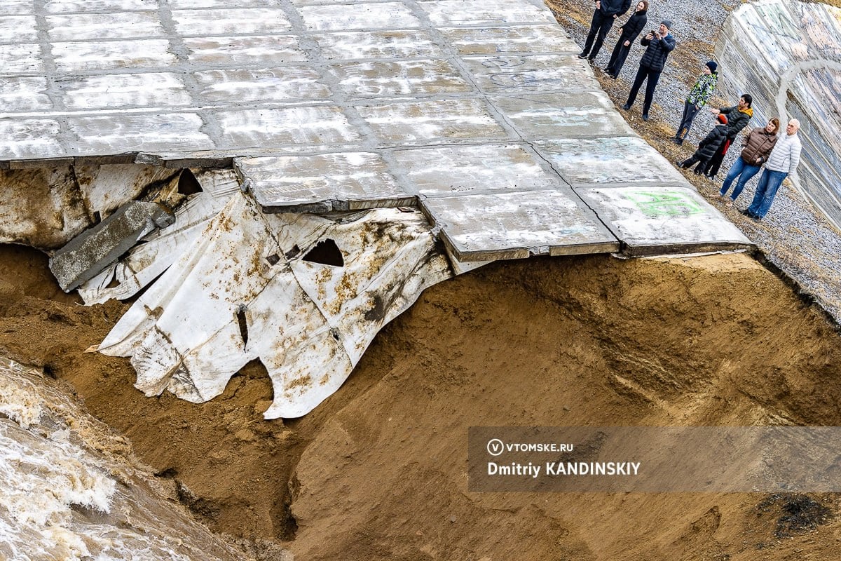 В России прорвало еще одну дамбу: вода топит Томск, объявлена эвакуация 