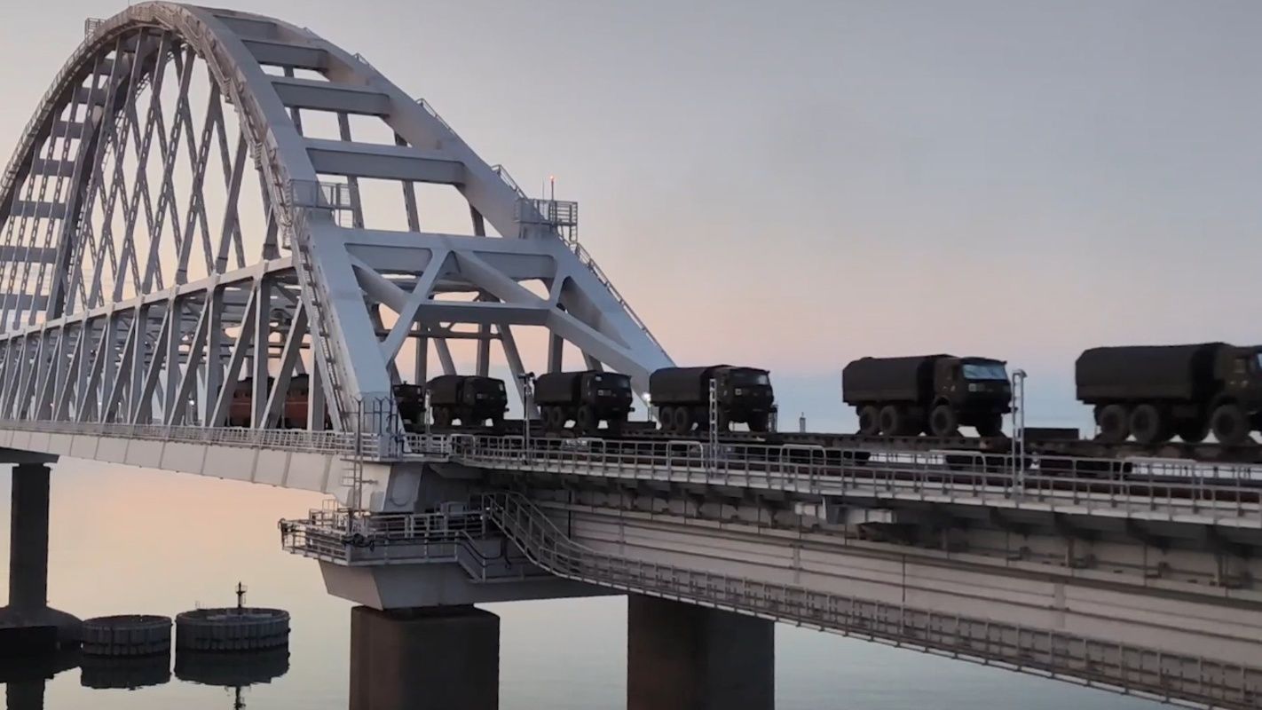 ​Военный эксперт опроверг OSINT-данные о неиспользовании РФ Крымского моста в военных целях