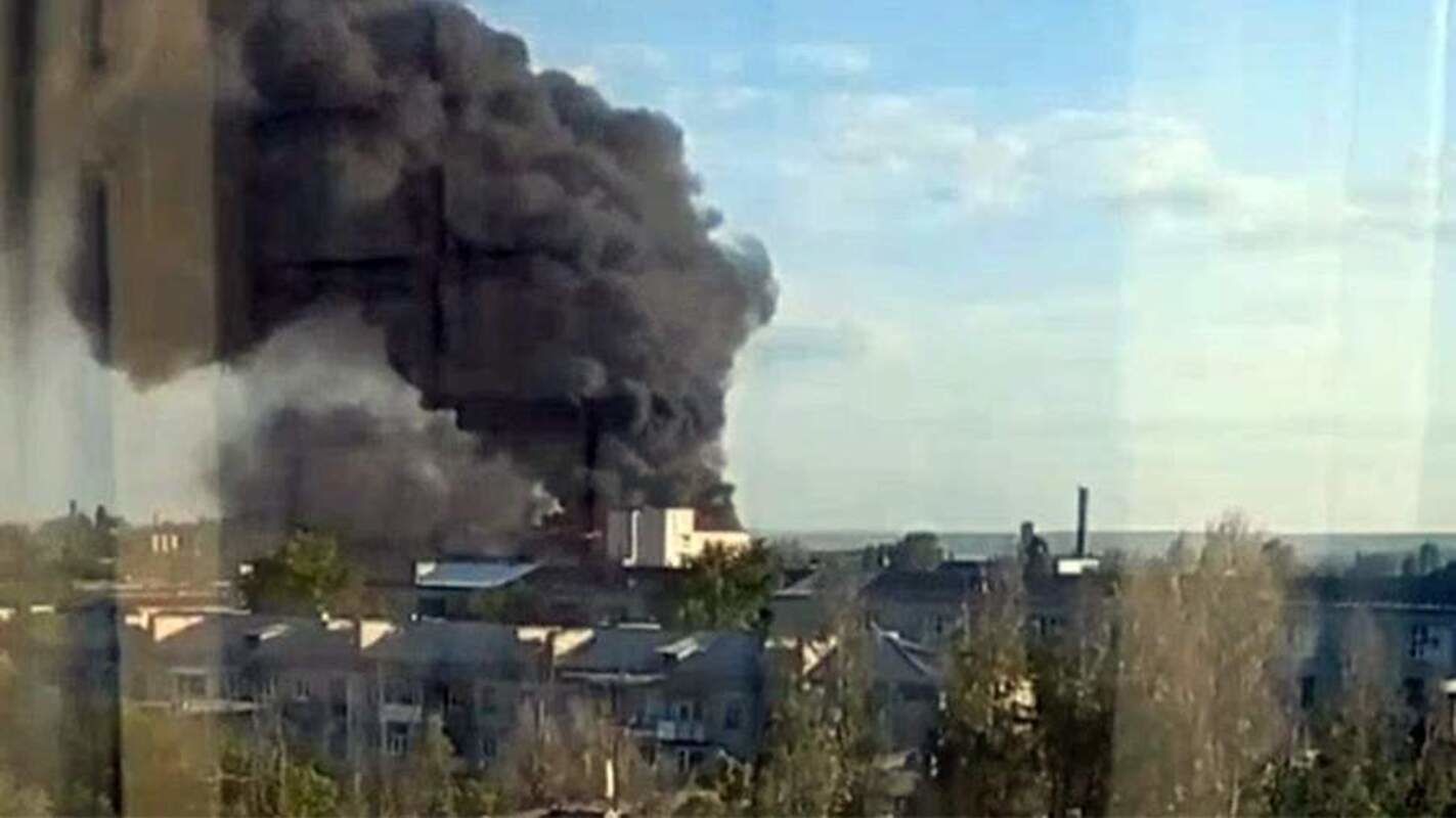 ​Точно в цель: в Сети показали видео точного удара ВСУ по расположению оккупантов в Луганске