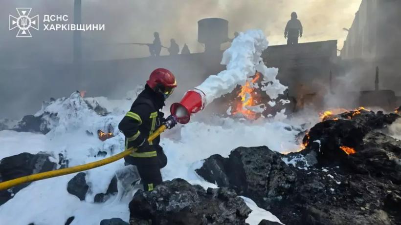 Масштабный пожар разгорелся в Харькове после возгорания пластиковых отходов, повреждены две СТО