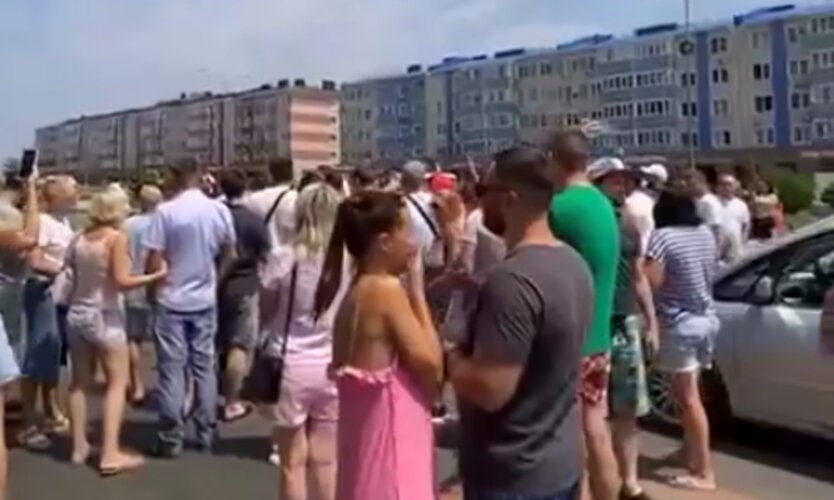 В Краснодаре прозвенел “опасный звоночек” - стихийные протесты ожидаются в Крыму и ряде “горячих” областей РФ