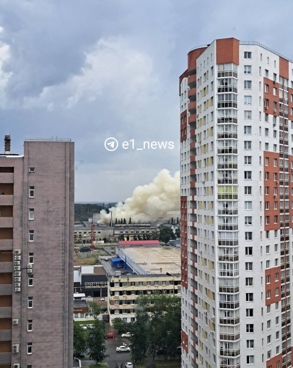 В РФ после трех взрывов горит "Уралтрансмаш" – единственный российский завод, где делают САУ