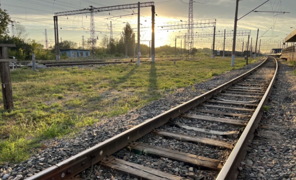 Под Самарой взрыв на ж/д мосту: остановлено движение поездов, появились кадры 