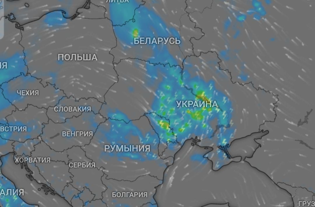 ​В Украину движется мощный циклон: по всей стране ожидаются ливни, грозы и шквалы