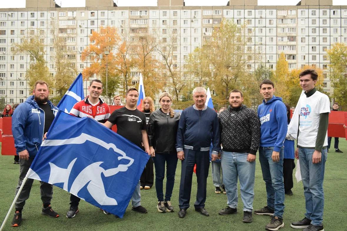 ​И дети на коленях: в РФ прошел флешмоб в честь 72-летия Путина – раболепные кадры, как из КНДР