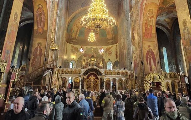 Конфликт в Свято-Михайловском соборе в Черкассах: "Феодосий благословил расходиться"