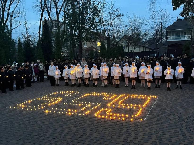 "Свет памяти и надежды объединяет нас": в Киеве состоялась акция ко Всемирному дню ребенка