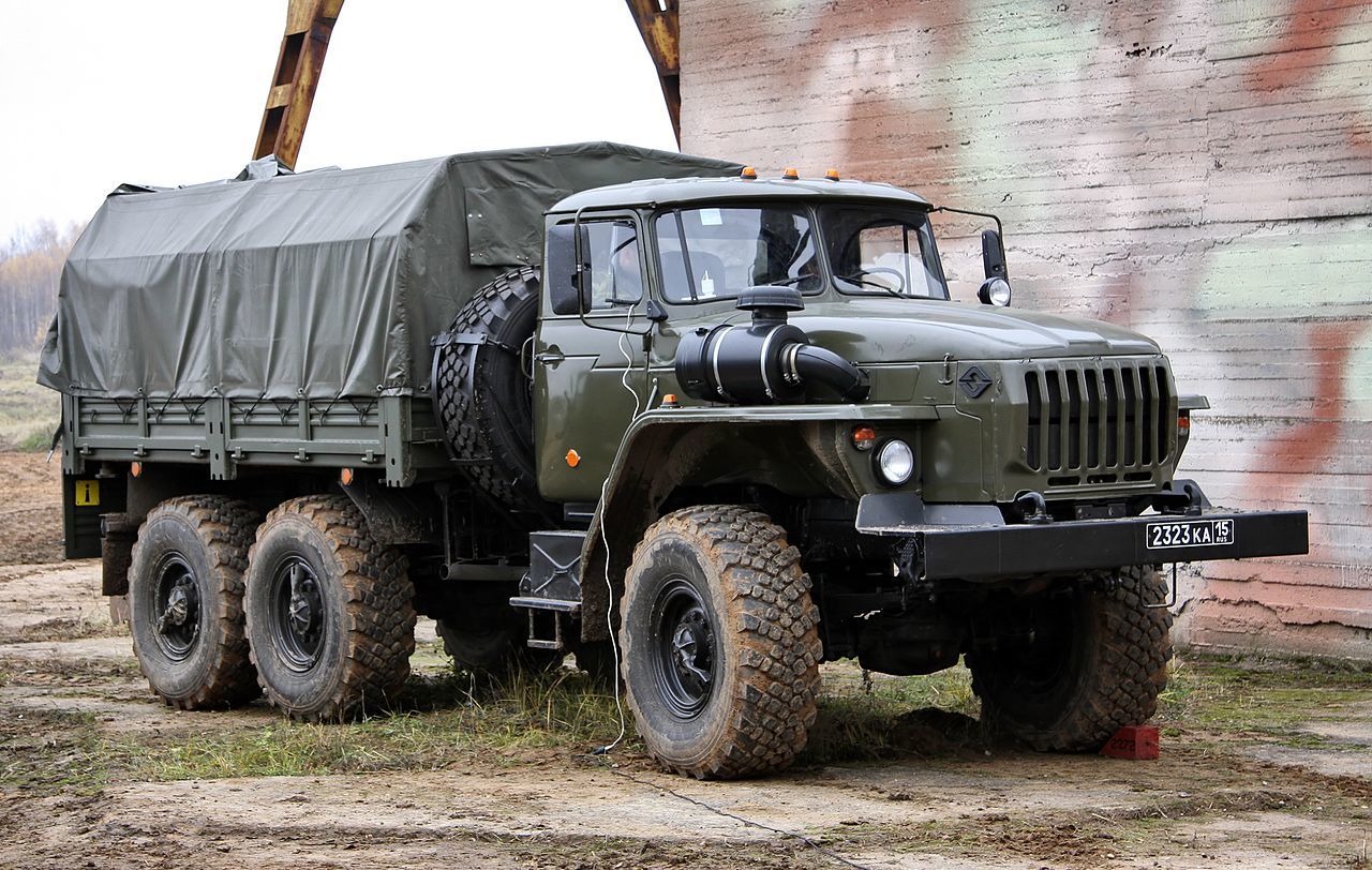 В РФ военный "УРАЛ" протаранил автобус с ранеными оккупантами, увеличив потери российской армии 