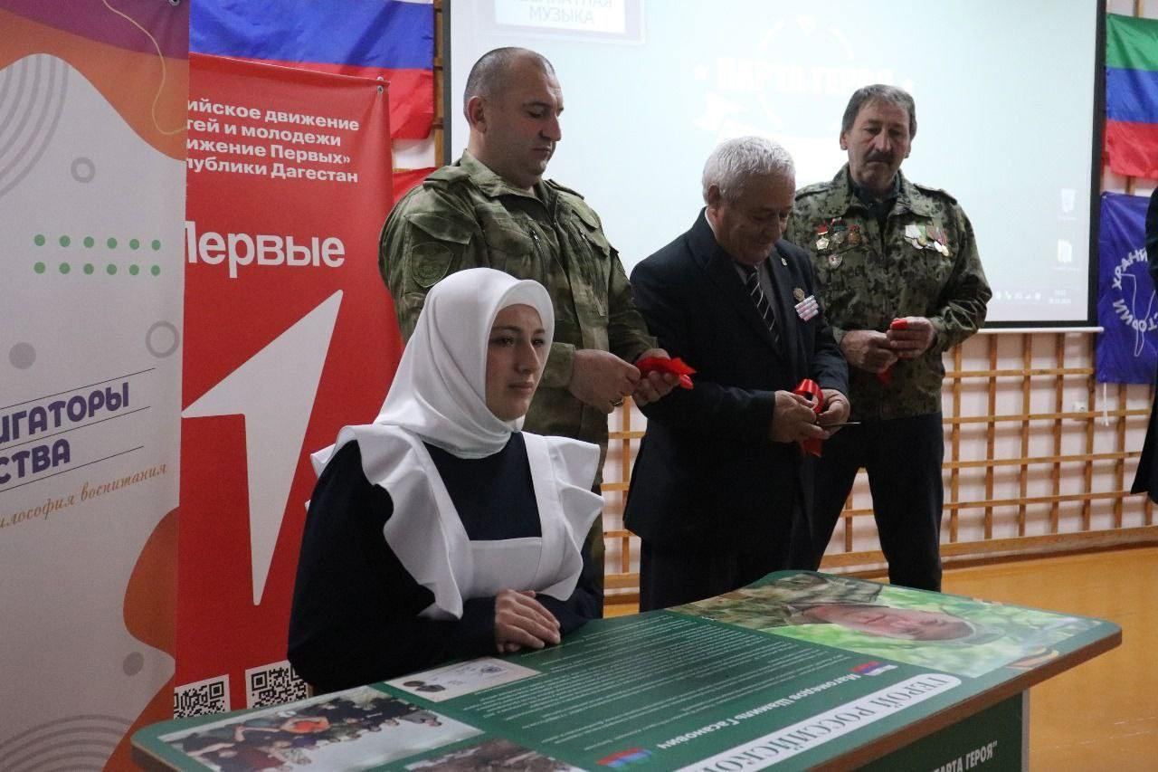 ​Не ходите в Украину воевать: на Кузбассе в школе открылось сразу 11 парт "героев сво" – кадры мероприятия